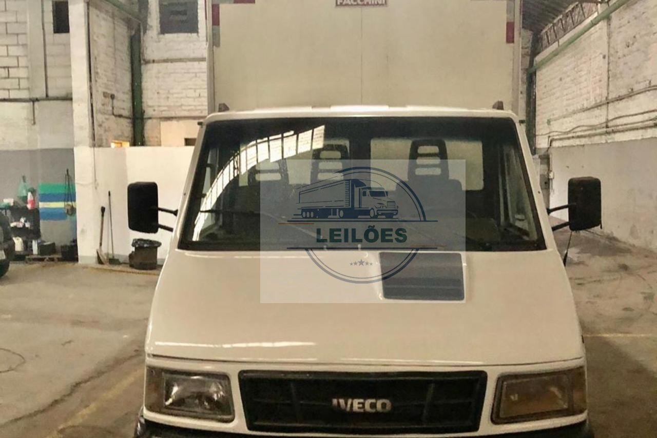 Iveco Daily 7013 - 2007 - Baú