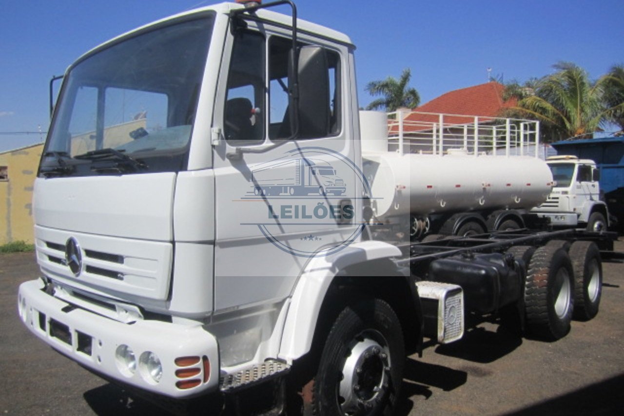 Mercedes Benz 2423 - 6x4 - 2008 - Tanque 