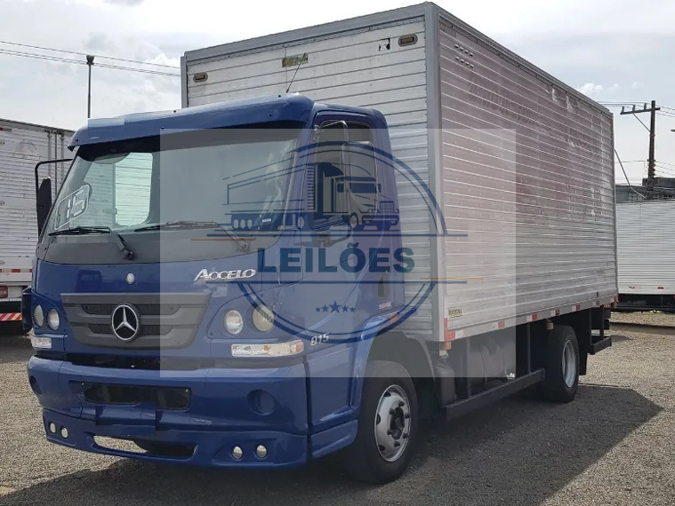Mercedes Benz Accelo 815 - 4x2 - 2015 - Baú