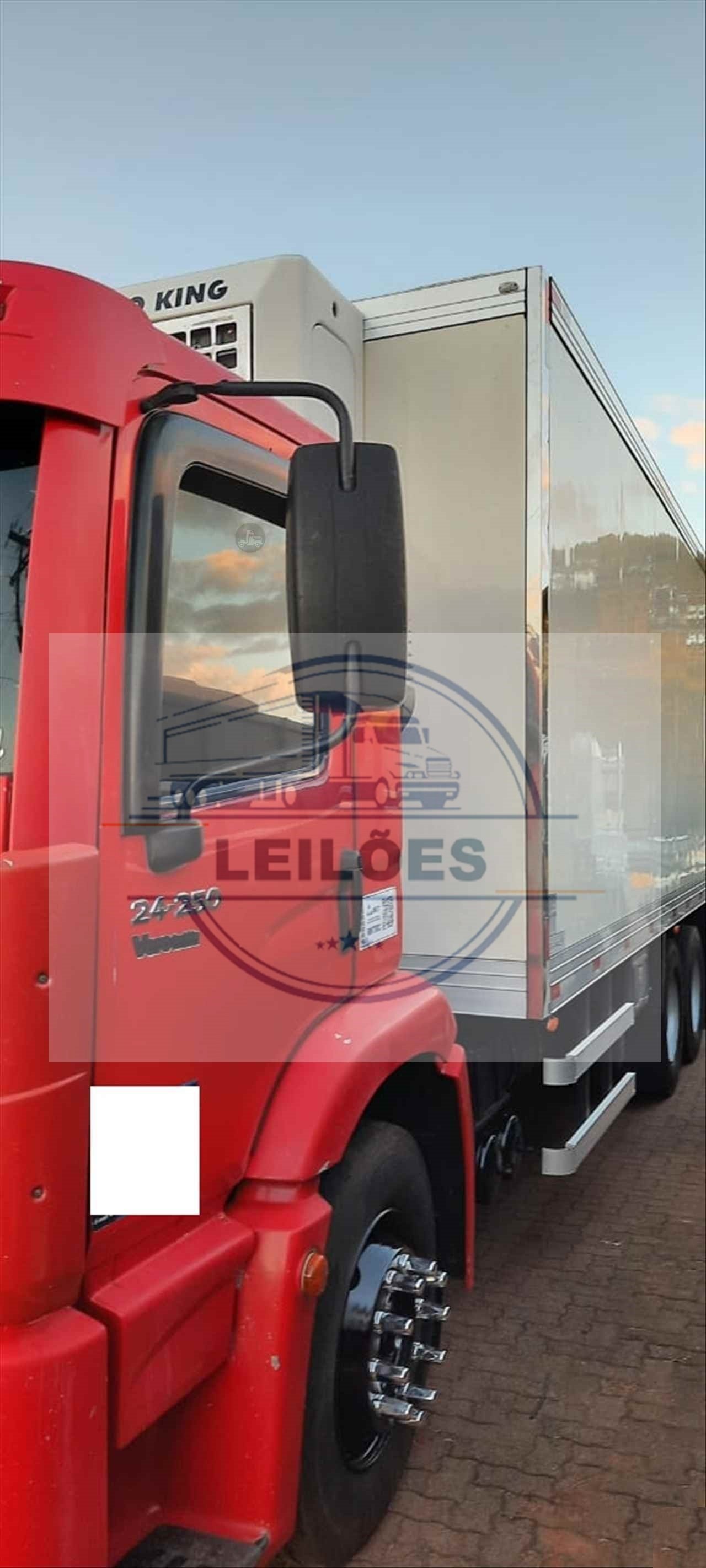 VOLKSWAGEN 24250 - 6x2 - 2010 - BAÚ FRIGORÍFICO 