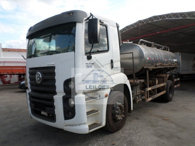 Volkswagen 17-330 E Constellation - 4x2 -  2014 - Tanque