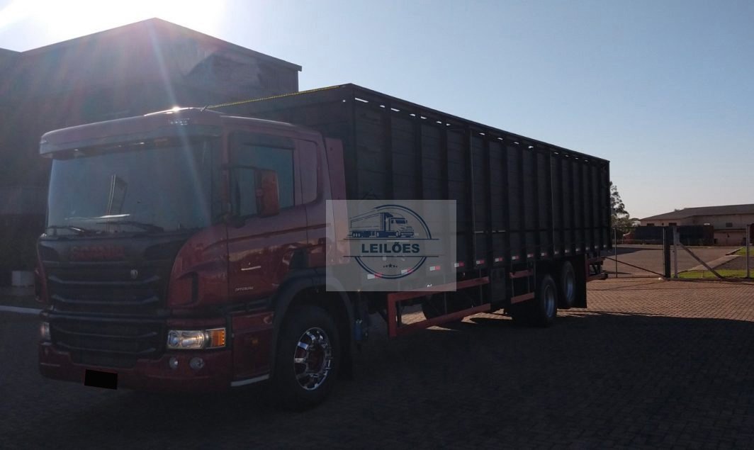 SCANIA P250 B - 6x2  - 2016 - CARROCERIA BOIADEIRO 