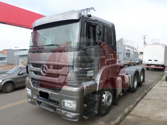 Mercedes Benz Axor 2544 - 6X2 - 2014 - Automático  
